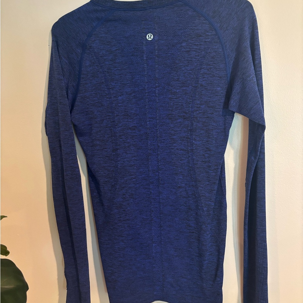 lululemon athletica women’s Blue Long Sleeve Shirt